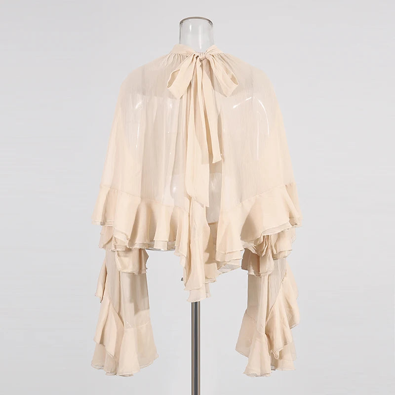 Blusa Twotwinstyle transparente de gola alta e com  mangas compridas em  retalhos e babados