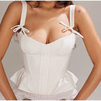 Blusa de babados com renda croset, ombro de fora, decote em v, alça sem costas, colete estilingue.