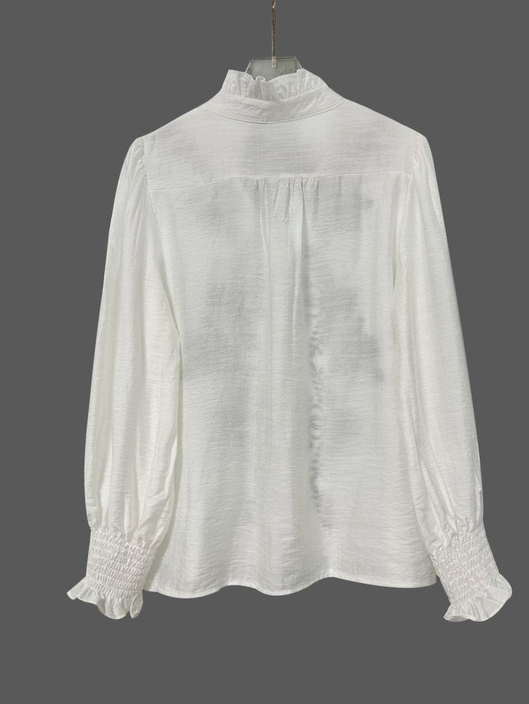 Camisa Feminina com Decote em V e Bordado Floral - VEZTIVIA