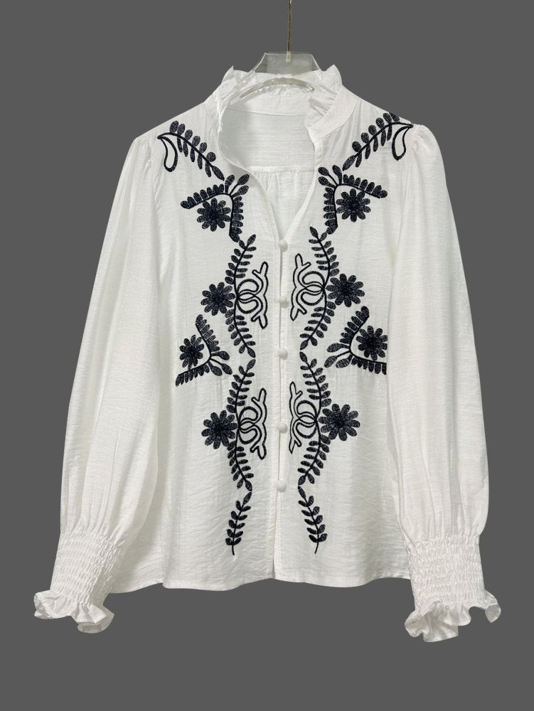 Camisa Feminina com Decote em V e Bordado Floral - VEZTIVIA