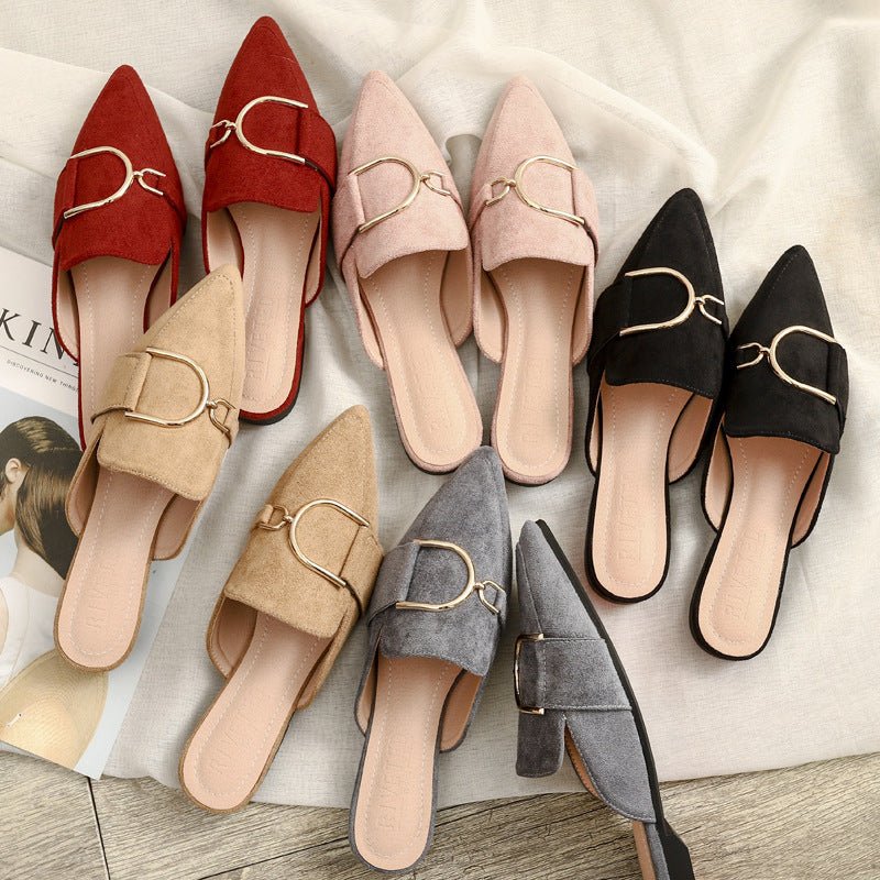 Mule Rasteira com Detalhe em Metal - VEZTIVIA