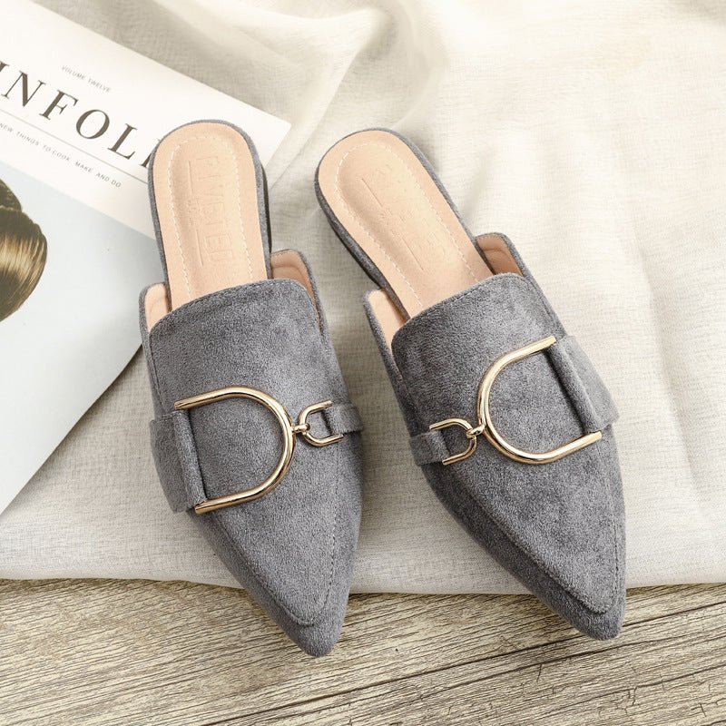 Mule Rasteira com Detalhe em Metal - VEZTIVIA