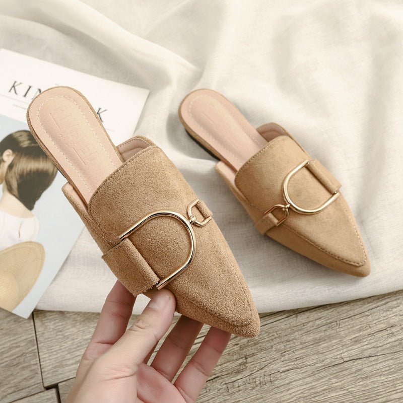 Mule Rasteira com Detalhe em Metal - VEZTIVIA