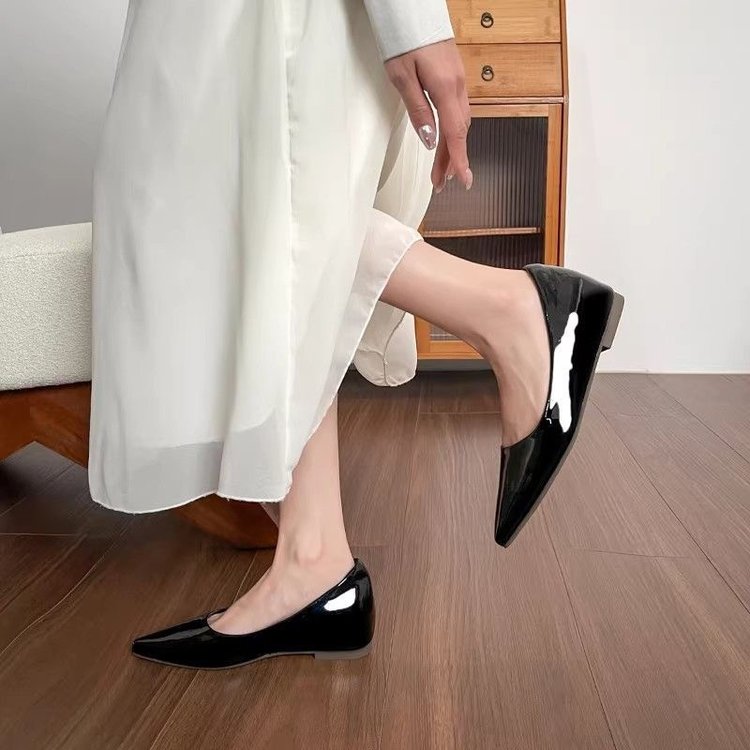 Sapatilha Feminina de Bico Fino Nude, Estilo Francês, Decote Baixo e Design de Fada - VEZTIVIA